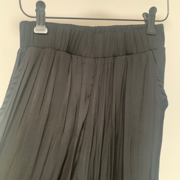 By Together Black Satin Wide Leg Pant Trousers with Pleats - Size Small - Picture 3 of 7